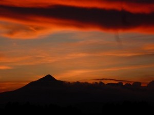 夕暮れの霧島山