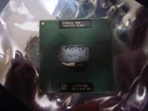 取り外したCPU。CeleronM。