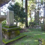 お墓のようですが、神社改修の祈念碑です。