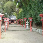 御年神社の参道からの写真です。