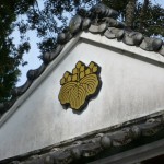 御年神社の社殿や、幟に描かれている家紋（？）いわゆる「五三桐」で、ホームページにもこの由来は書かれていませんでした。