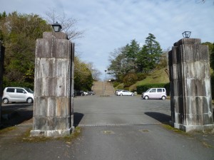 都島公園の入り口です。道路沿いなんですが、ちょっと奥まっていて見過ごしやすいです。