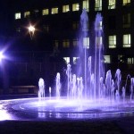 公園内のライトアップされた噴水。これもきれい！