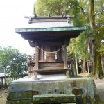境内社。かなり立派な作りです。