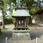 こちら境内社。ちょっと小ぶりです。