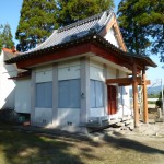拝殿と本殿です。他の神社と比べるとちょっと違和感があります。
