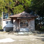 拝殿です。民家のような雰囲気ですが・・・。