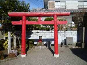 鳥居の向こうに鎮座されているのは、まごう事なきお地蔵様