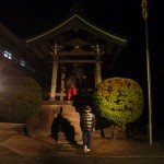 鐘つき堂煮上がる石の階段がかなり急で降りるときが怖い。