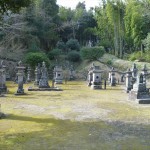 「耳なし芳一」の場面が思い浮かんできました。