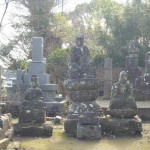 たくさんの石仏と・・・