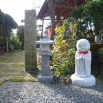 優しい顔のお地蔵様。この奥に水子地蔵尊が。